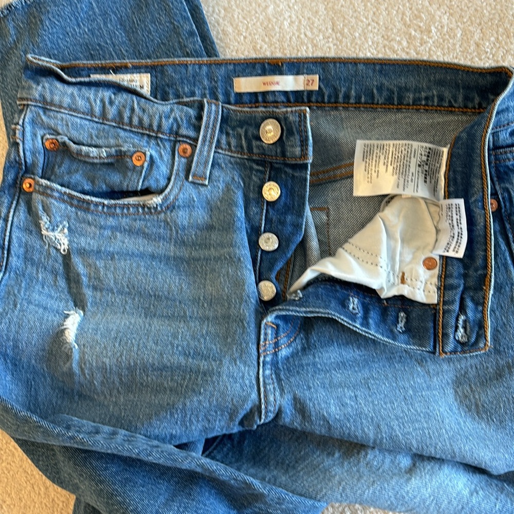 Levi Wedgie Ankle Length, Slightly distressed